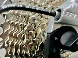 Cleaning a bicycle chain using a chain cleaning tool